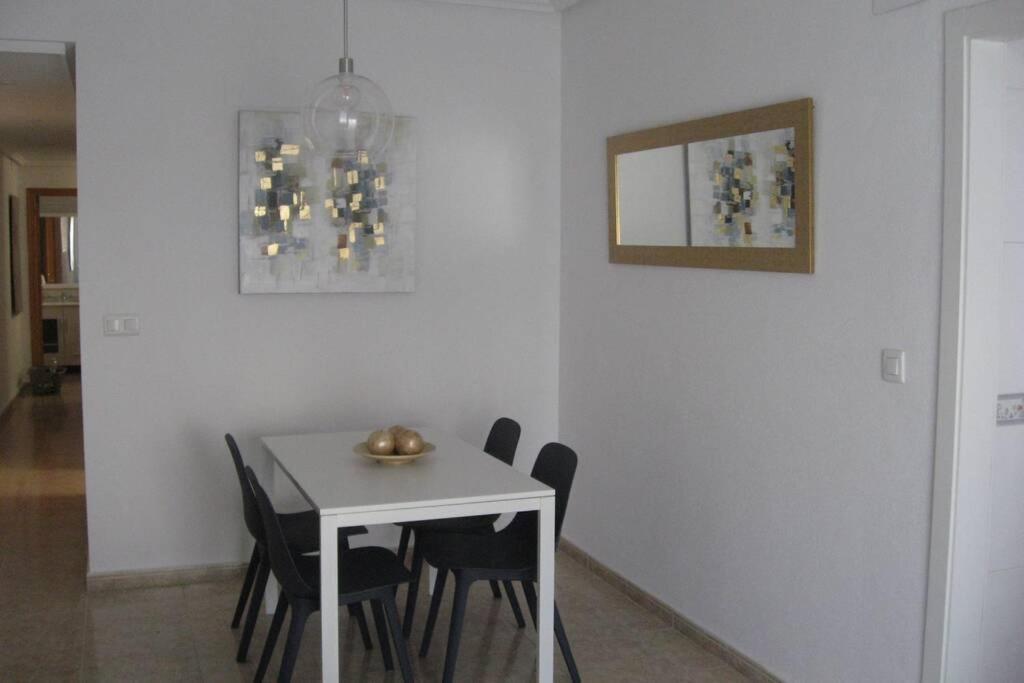 A Cien Metros De La Playa Del Cura Apartment Torrevieja Exterior photo